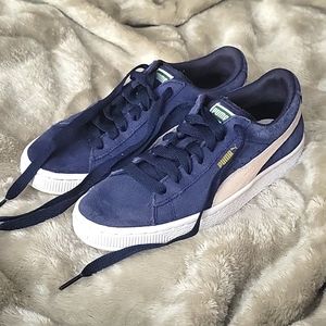 Old school suede Puma in navy blue. Size 6Y in Boys, Women's 7.5